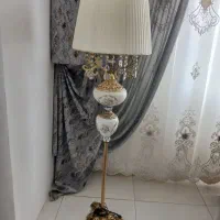 اباژور ایستاده