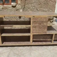 سلام فروش زیر تلویزیون