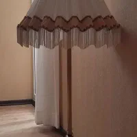 آباژور قدیمی ایستاده