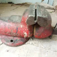 یک عدد گیره رومیزی