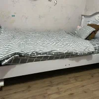 سرویس خواب خارجی تخت و آینه و کتابخانه