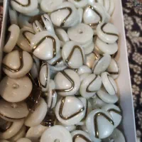 تعدادی دکمه به قیمت بسیار پایین به فروش میرسد