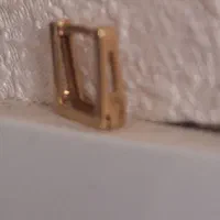 لنگه گوشواره طلا گمشده