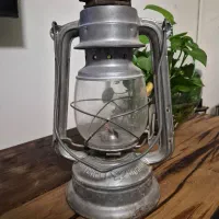 چراغ نفتی و زنبوری
