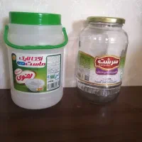 دبه ماست و شیشه خیارشور