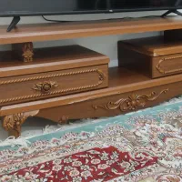 میز تلویزیون و ساعت ایستاده