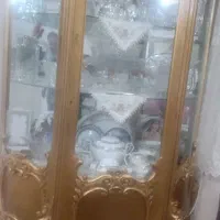 بوفه چوبی بزرگ و تابلو فرش بزرگ