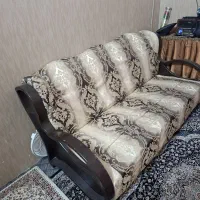 یک عدد مبل ۳ نفره راحتی