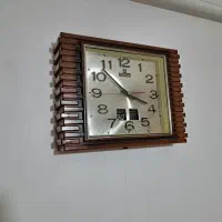 ساعت سه ستاره تقویم فارسی در حد آکبند