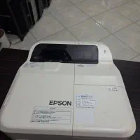 ویدیو پروژکتور اموزشی اپسون680 با کیفیت نور روز