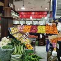 کارگر ماهر میوه فروشی