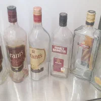 تعداد ۲۸ عدد شیشه خالی