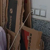 تعدادی کارتن خالی