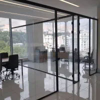 طراحی و اجرا پارتیشن اداری و نرده شیشه ای سکوریت