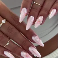 طراح ناخن و دستیار طراح