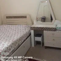 تخت دونفره.