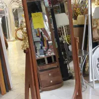 اینه پایه دار قدی نور دار