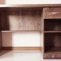 میز کاملآ تمیز و نو