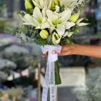 دسته گل و ماشین عروس و گلارایی دکور نامزدی و تالار