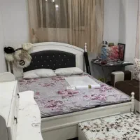 تخت و اینه و دلاور