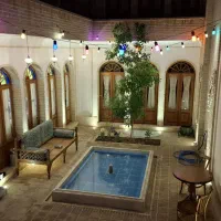 سرای سنتی قمر