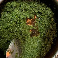 سبزی سرخ شده و خرد شده پیاز سرخ شده پفکی