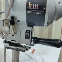 قیچی و میز برش
