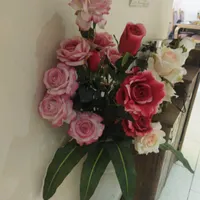 گل روز مصنوعی وگلدان نو درحدنو