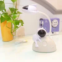 چراغ مطالعه فضانورد