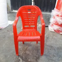 صندلی دسته دار جادار و پشت بلند