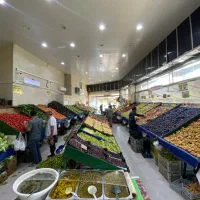 کارگر میوه فروشی