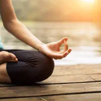 مربی یوگا خانم و مربی بدنسازی خانم
