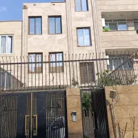 نرده روی درب حیاط