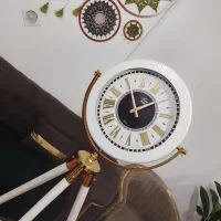 ساعت ایستاده سه پایه