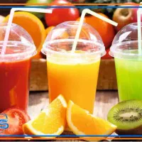 کارگر ساده کار در آبمیوه فروشی