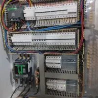 برقکار صنعتی و برق ساختمانی عیب یابی مونتاژ تابلو
