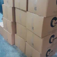 یک نفر نیروی کار آقا در کارگاه تولیدی