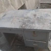 میز کاملا اهنی