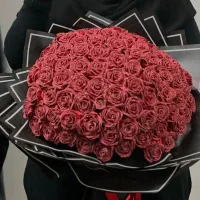 دسته گل ربانی قرمز فول شاین فول کاغذ پیچی ۱۰۰شاخه