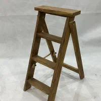 نردبان چوبی