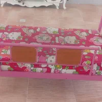 تخت خواب بچگانه و زیر تلویزیونی تمیز سالم