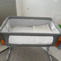 تخت کنار مادر