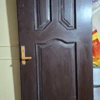۲ عدد درب چوبی و ۱ عدد چهارچوب فلزی