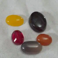 سنگ انگشتر و یک عدد سنگ راف حدود ۱۵۰ گرم