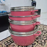سرویس تفلون دسینی و تعدادی ظروف آشپزخانه