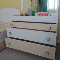 تخت خواب یک نفره همراه با دراور ۳ کشابه