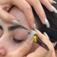 اصلاح صورت وابرو حرفه ای ‌و موخوره گیری