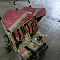 کالسکه دو قلو