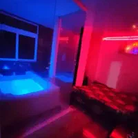 سوییت جکوزی دار در باغ بهادران اسماعیلی