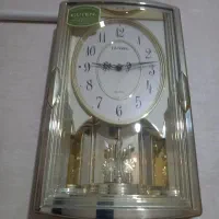 ساعت دیواری  درحد نو به فروش میرسد